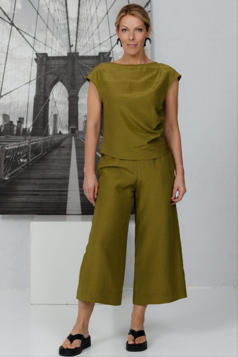 Oliivirohelised laiad culotte püksid Waido Hachi + oliiviroheline pluus Shika