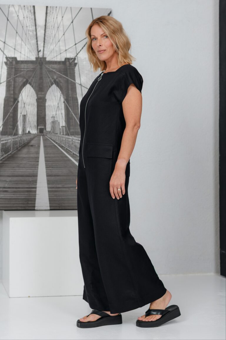 Must modernne pükstükk Taiko