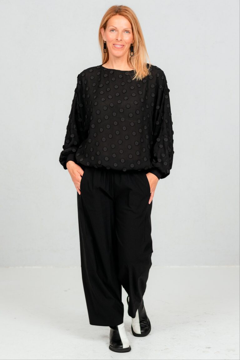 Lihtsad mustad püksid Miru + Kuma