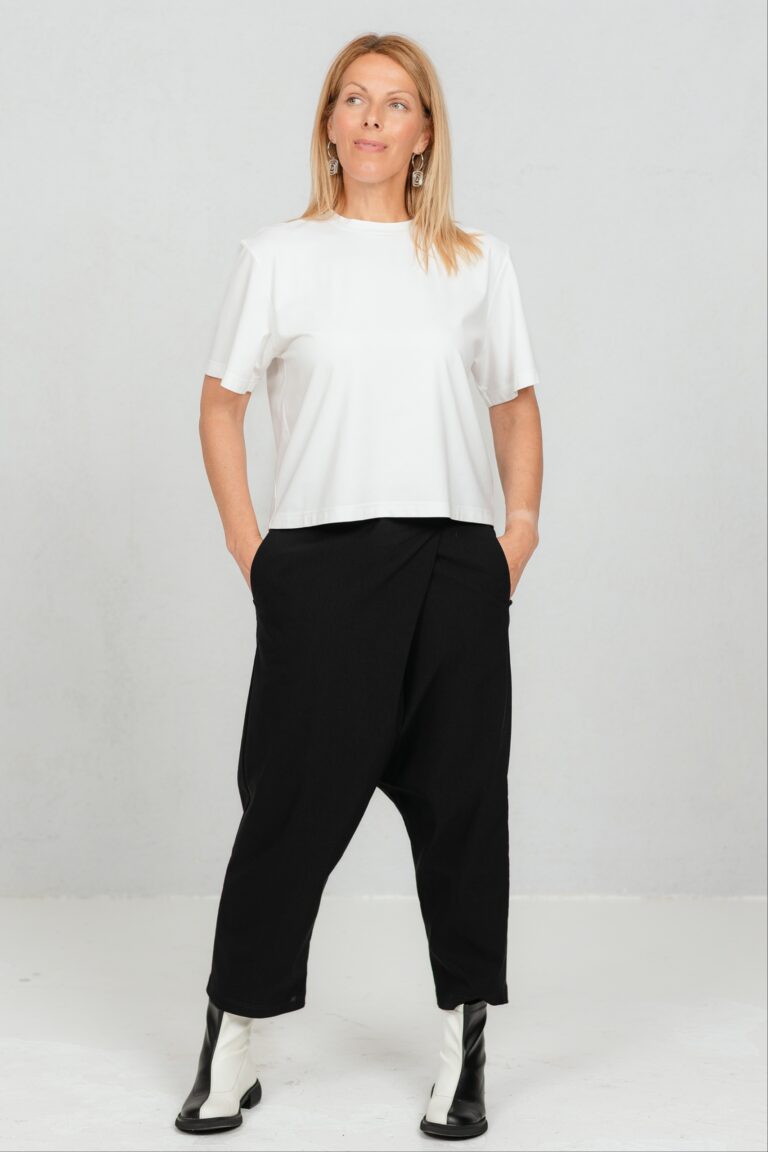 Yori, housut epäsymmetrisellä ristikkäisellä leikkauksella, musta