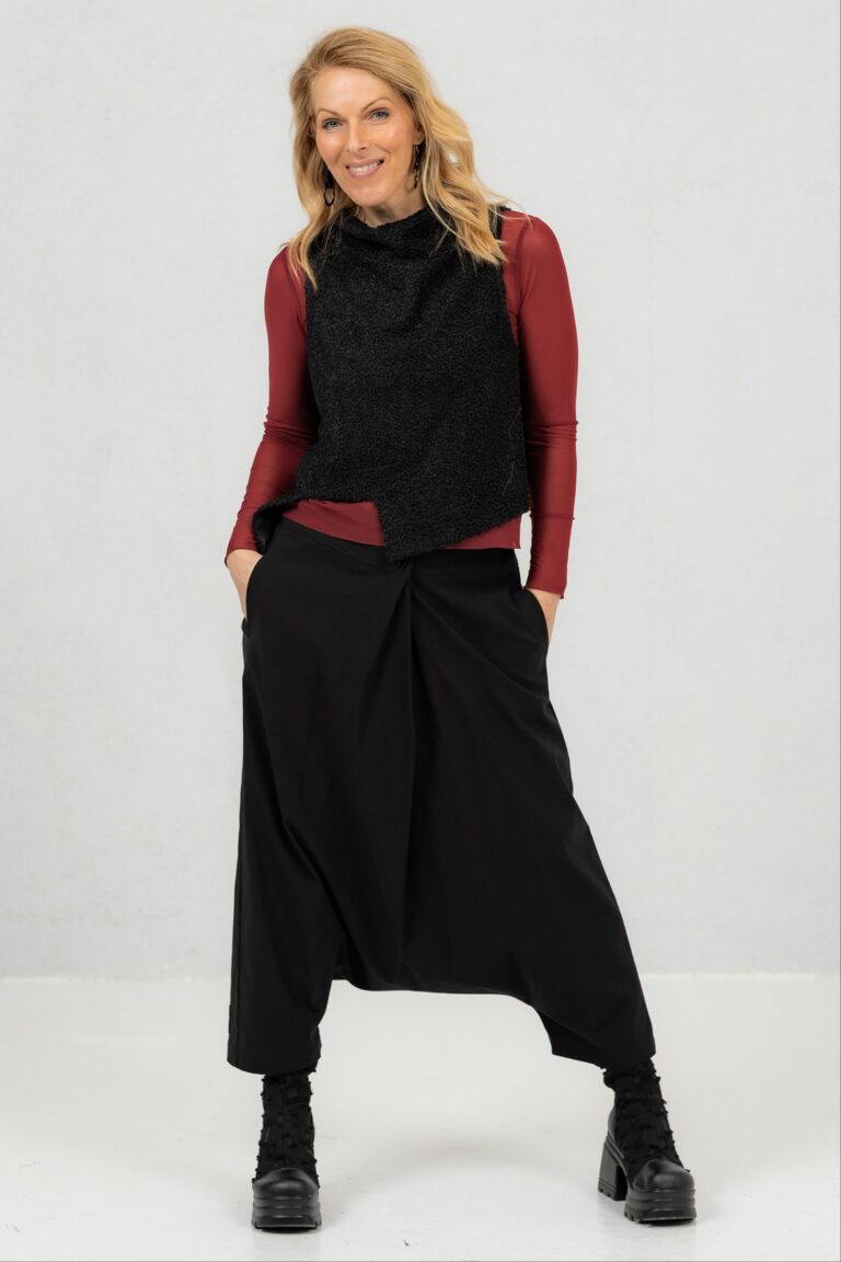 Tüllist top Emi + teddy vest Yui + baggy püksid Marui