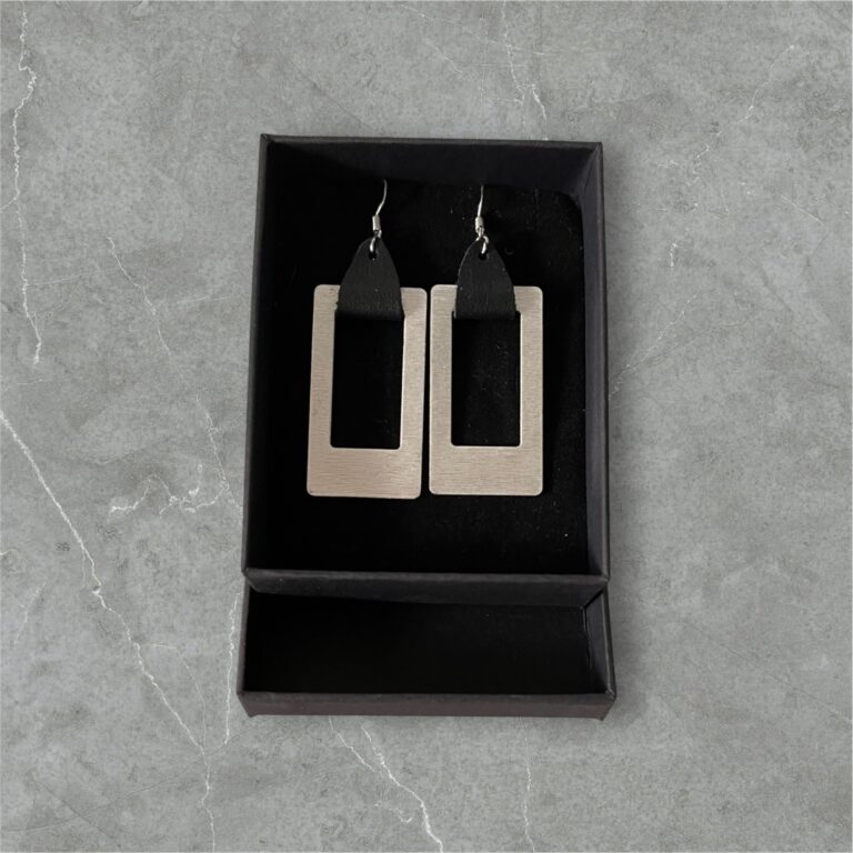 Ruudukujulised kõrvarõngad Naga