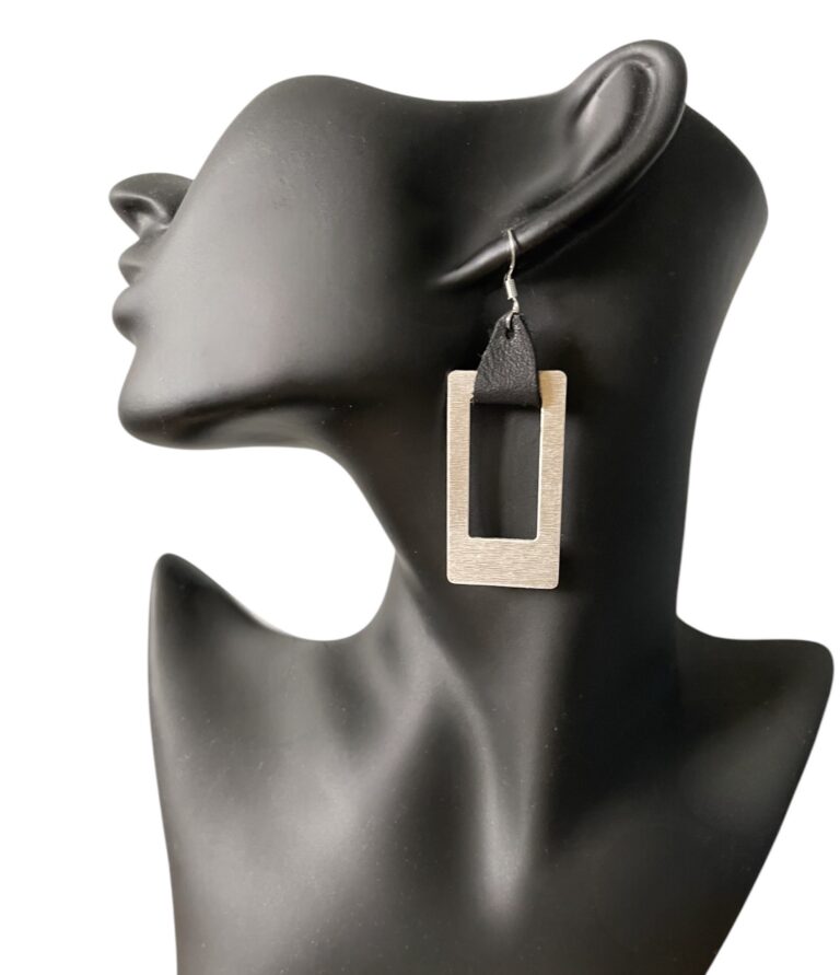 Ruudukujulised kõrvarõngad Naga