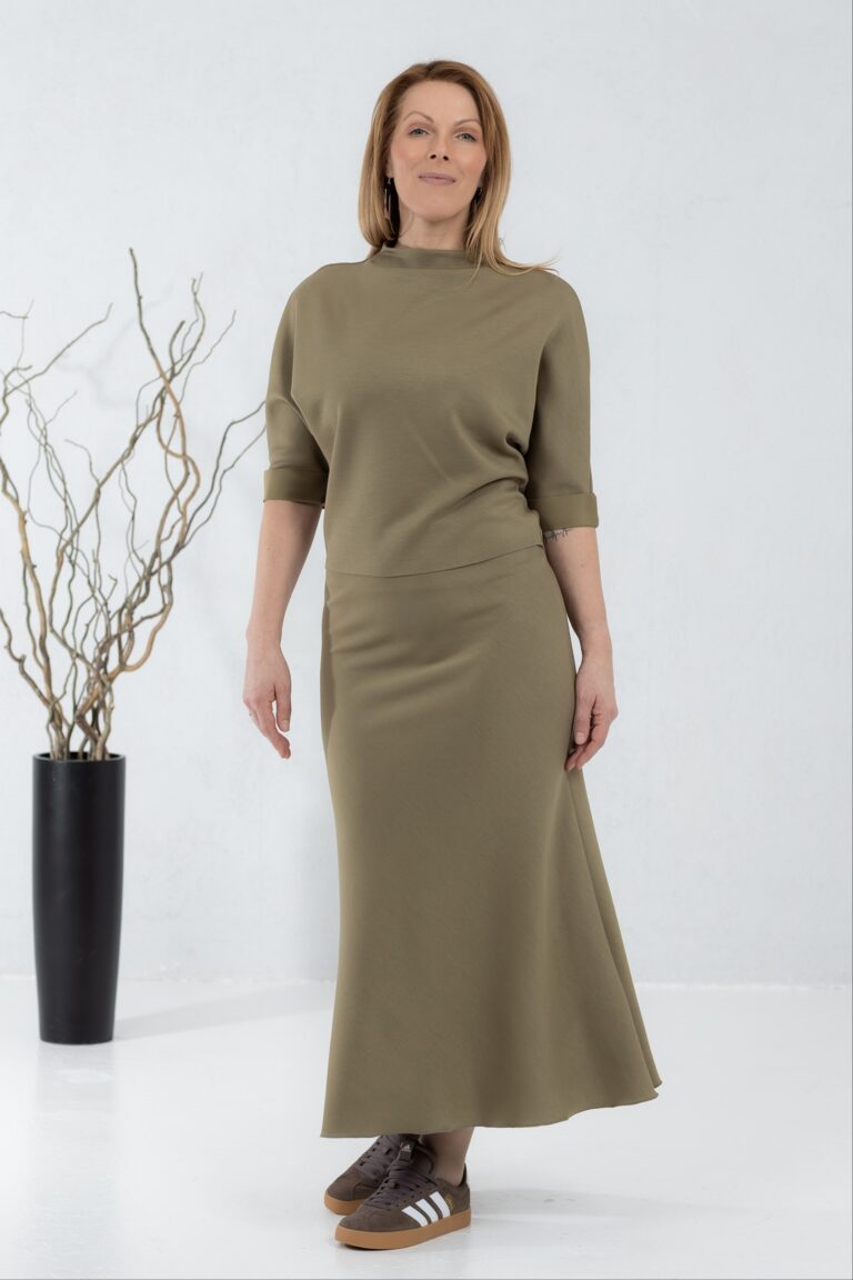 Oliiviroheline seelik Tomi ja viskoosist pluus Kaori