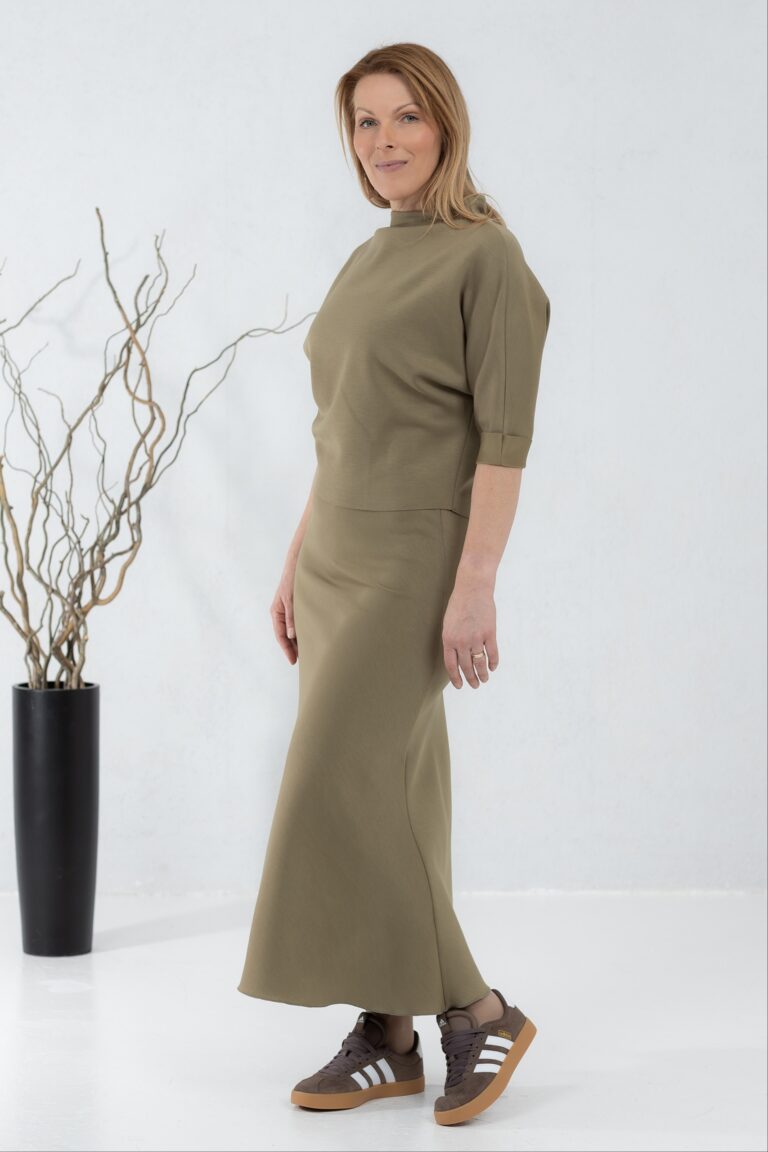 Oliiviroheline seelik Tomi ja viskoosist pluus Kaori