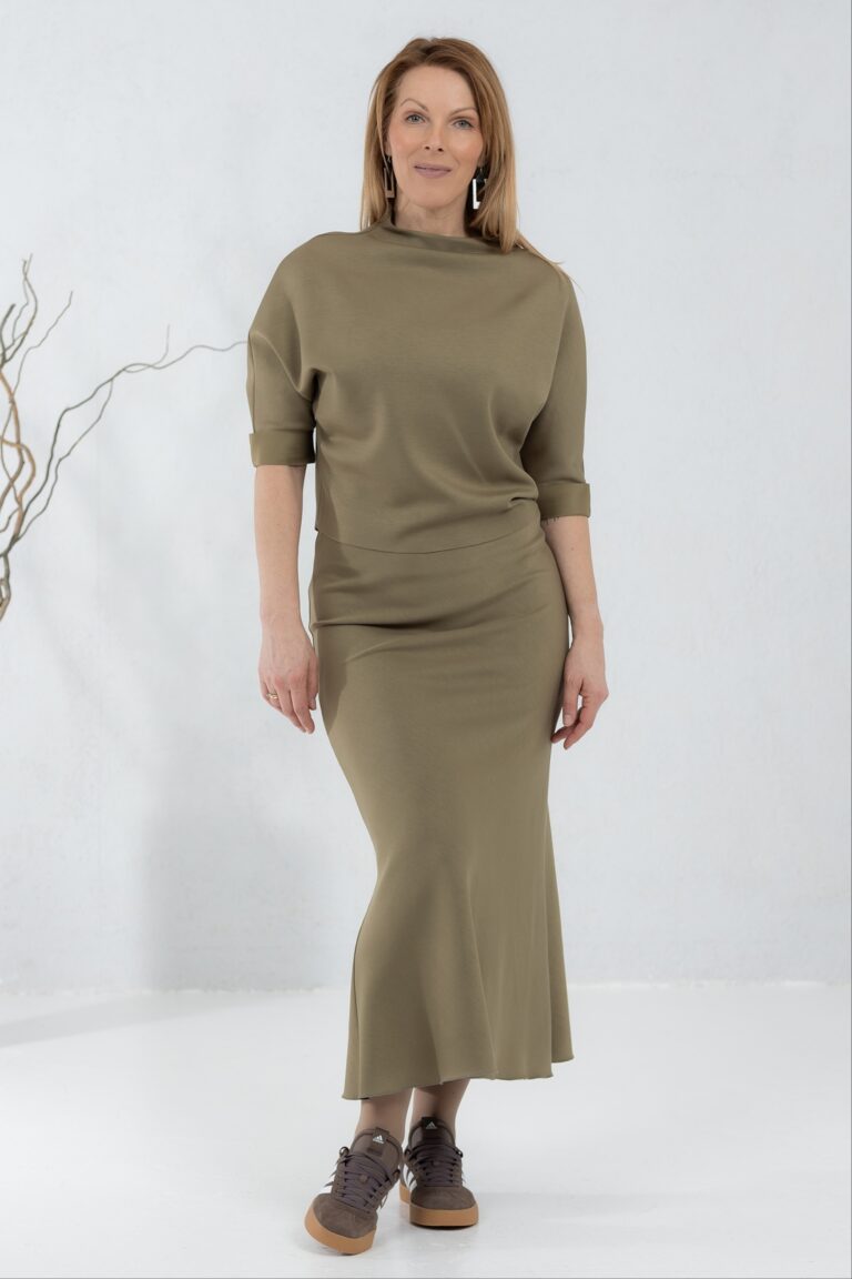 Oliiviroheline seelik Tomi ja viskoosist pluus Kaori