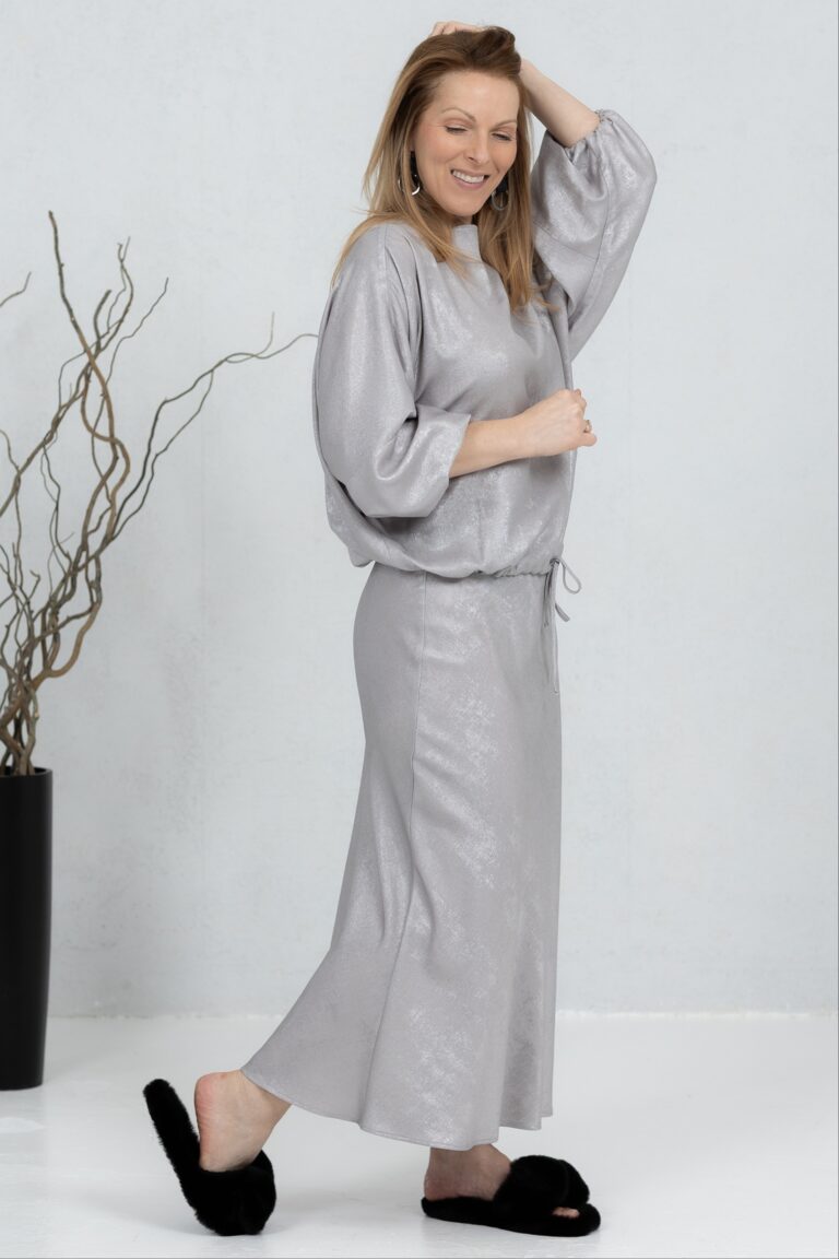 Läpikuultava hopeinen viskoosihame Taro + pusero Matte