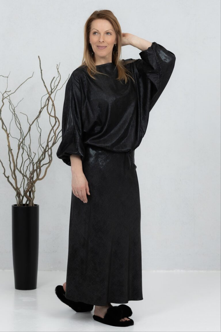 Läpikuultava musta viskoosihame Taro + pusero Matte