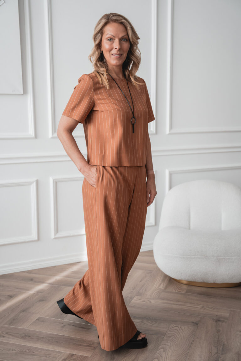 Triibuline viskoospluus Duna + Viskoosist triibulised laiad püksid Miyu