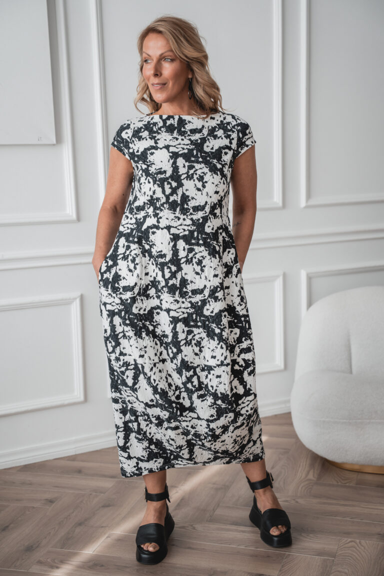 Mustavalkoinen kuviollinen kesämekko Akarui Akarui