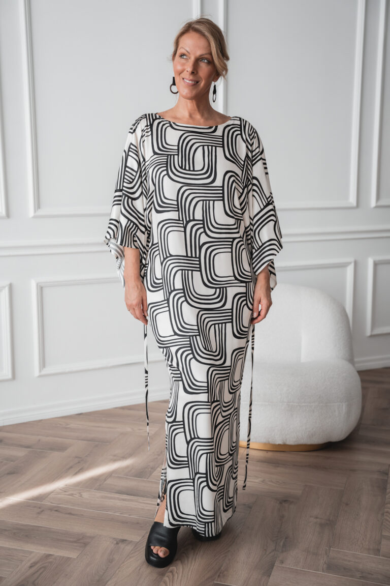 Furai, väljä mallinen kuosillinen viskoosimekko vyöllä