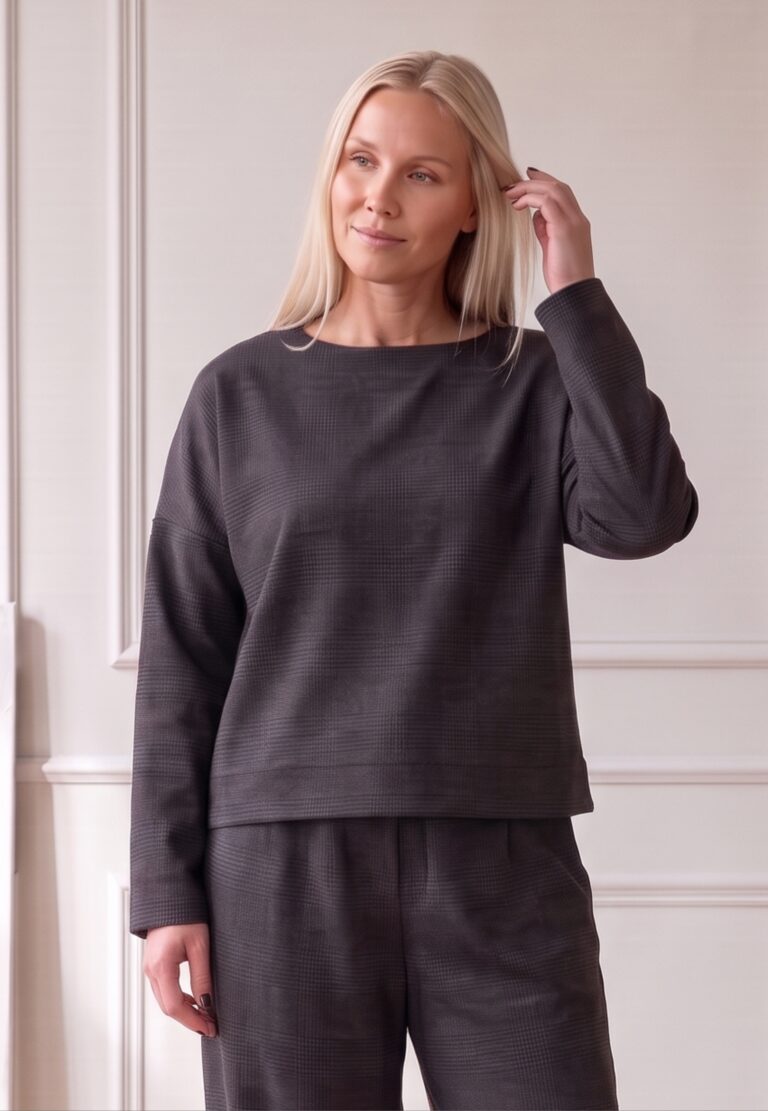 Hada-ruudullinen pusero + Youso-ruudulliset väljät housut