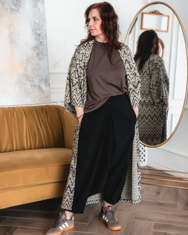 Spring is all about moving lighter. 🌿
Lighter layers, effortless movement, and a style that just comes naturally. This kimono jacket is your perfect go-to for warmer days – throw it on and you’re ready to go.
Simple, comfortable, yet just bold enough to stand out. Exactly what a spring favorite should be. 🖤✨ @justmust.eu 
 #naturallyyou #effortlesselegance #boldandedgy #estoniandesign #happywithjustmust #justmustbyewi
